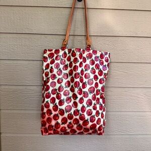 Apple basket cases tote bag